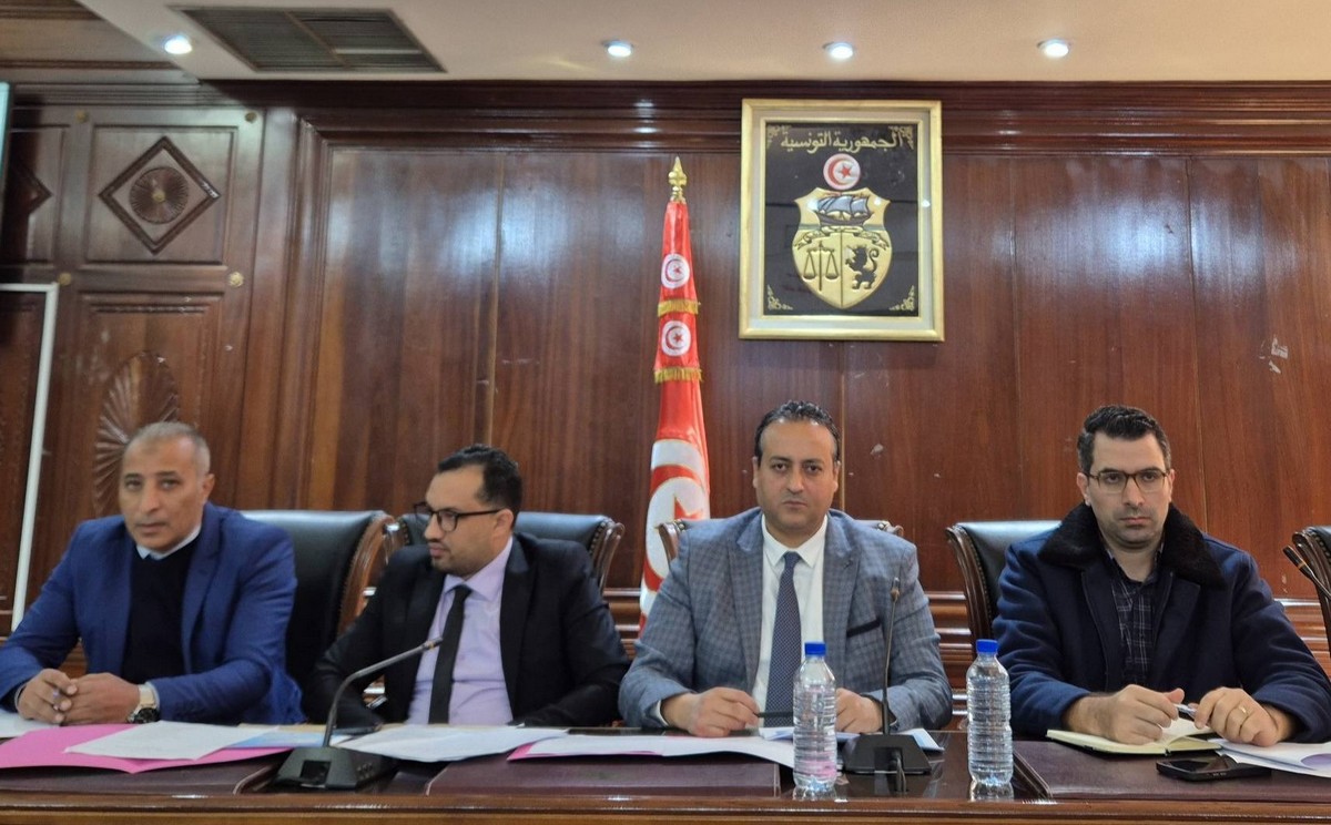 جلسة عمل حول وضعية مطار صفاقس الدولي وسبل النهوض به.