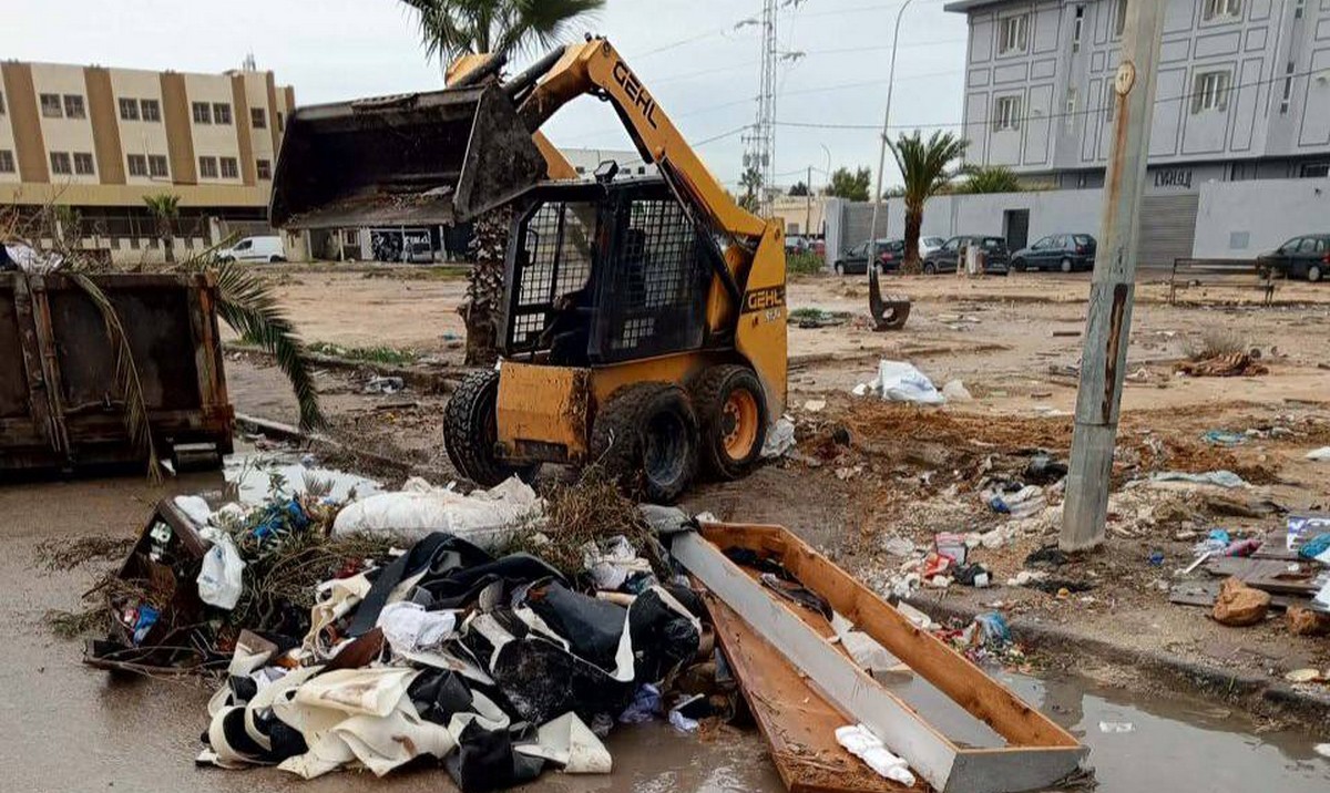 بلدية صفاقس تنفّذ برنامجها الشامل لنظافة المنطقة البلديّة