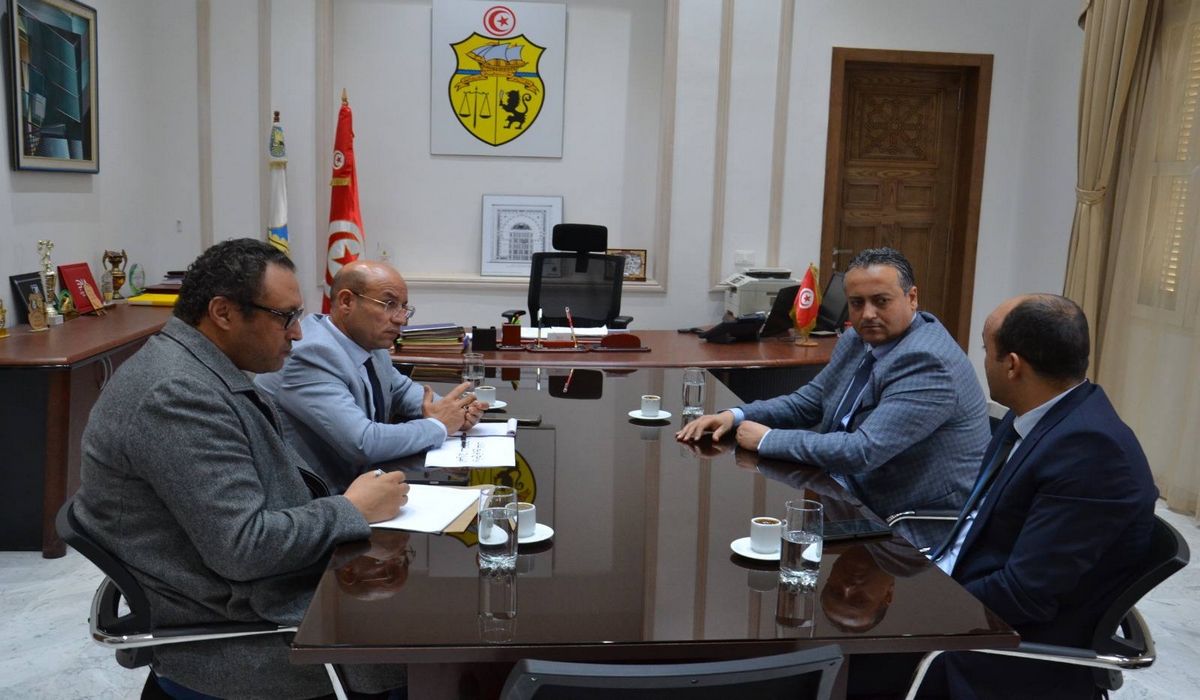 والي صفاقس في زيارة الى قصر البلدية