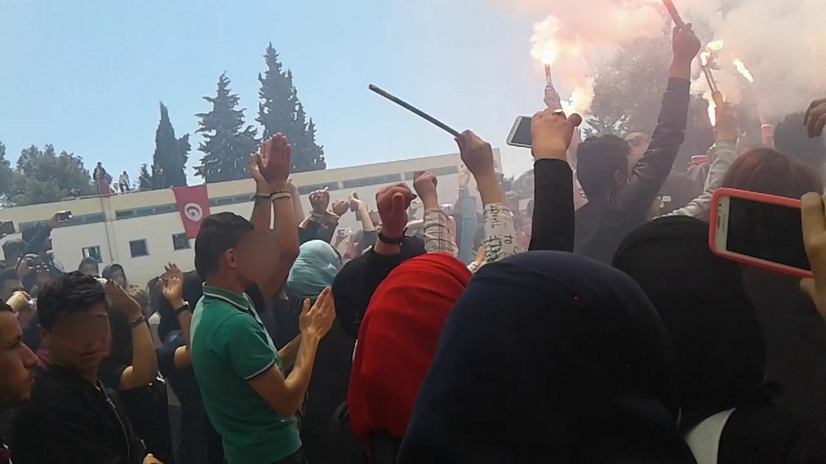 صفاقس: منع دخلة  الباك سبور في  المعاهد فمن  سيمنعها خارجها