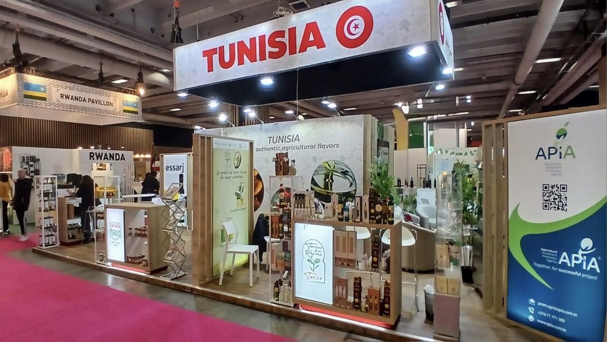 سفير تونس بفرنسا يفتتح الجناح التونسي  في الصالون الدولي للفلاحة بباريس