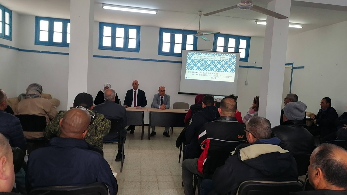 صفاقس جلسة عمل بمقر بلدية قرقنة