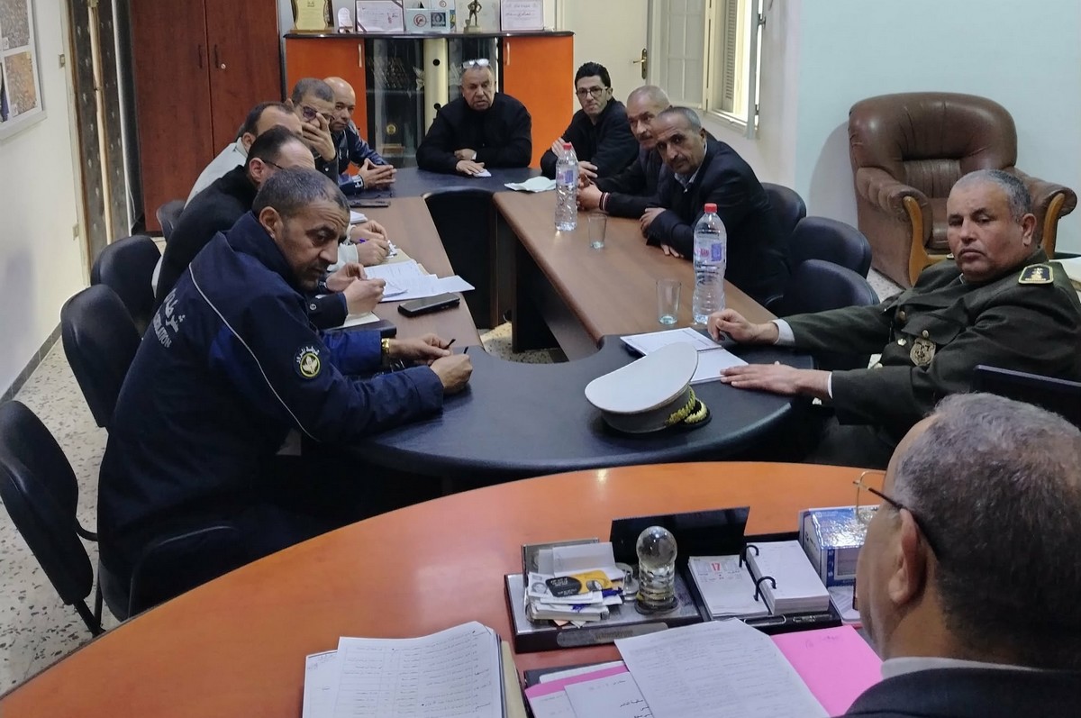 صفاقس : جلسة  عمل بمعتمدية  ساقية الدّائر لمتابعة حالة  بعض  الطرقات