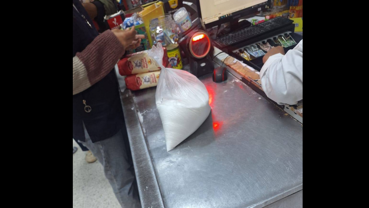 صفاقس توزيع حوالي 14 طن من السكر العائلي