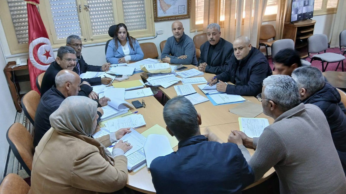 توزر: إجتمـاع اللجنـة الجهويـة لمراقبـة الصفقـات العمومية