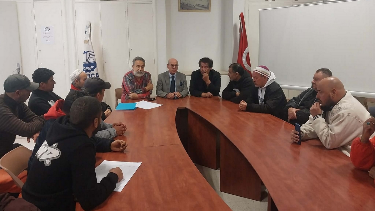 صفاقس أنور التريكي يتابع سير العمل بسوق باب الجبلي للأسماك