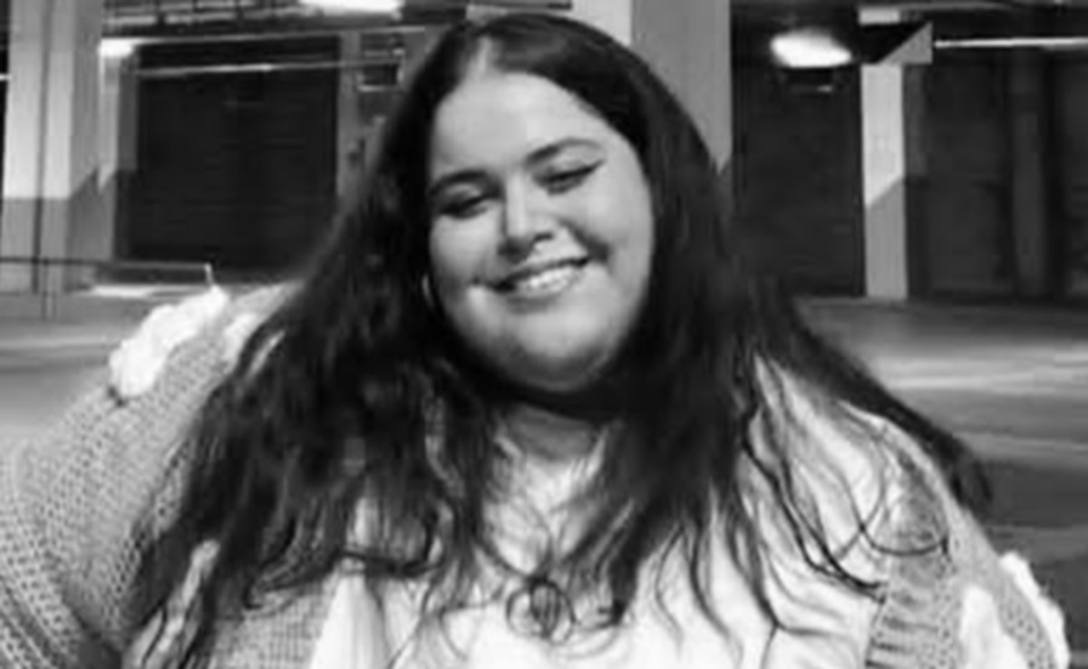 كلية الحقوق  بصفاقس  تنعى الطالبة بشرى القسنطيني