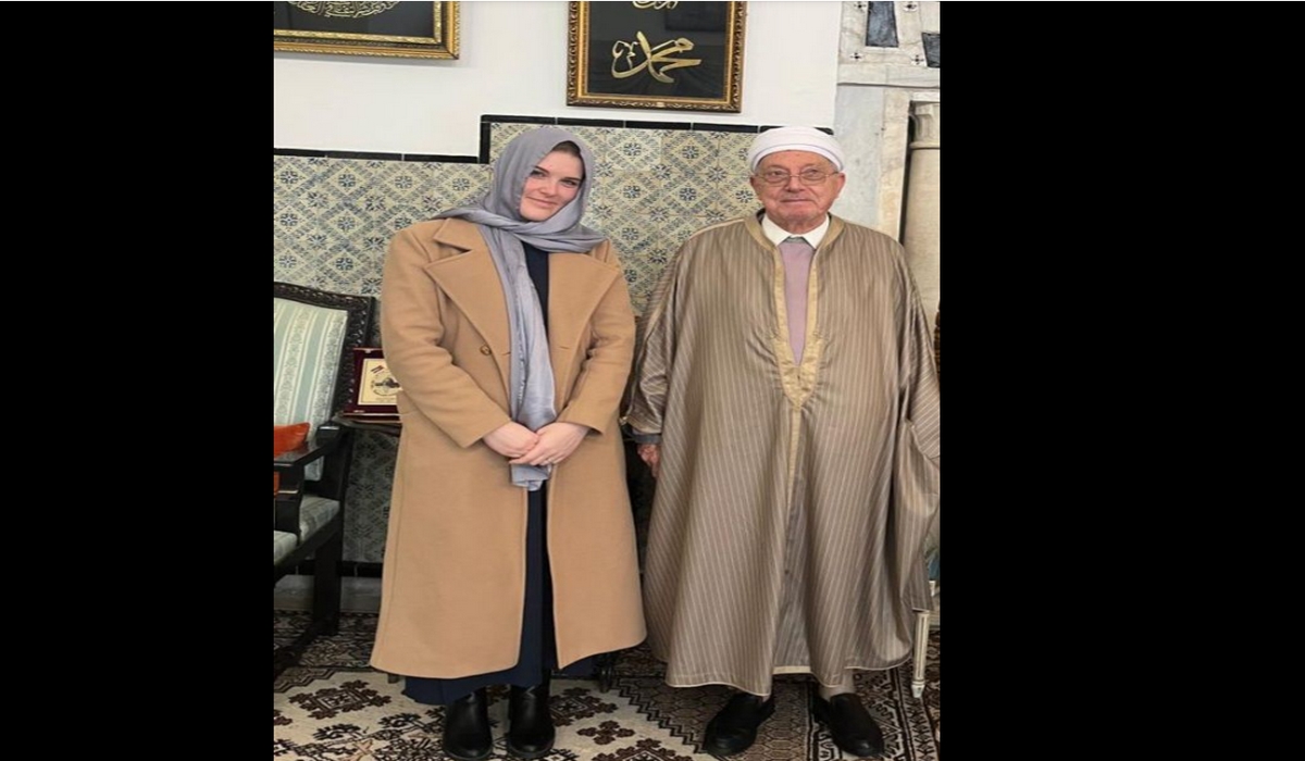 مواطنة أوروبية تُعلن إسلامها بمكتب سماحة الشيخ هشام بن محمود مفتي الجمهورية