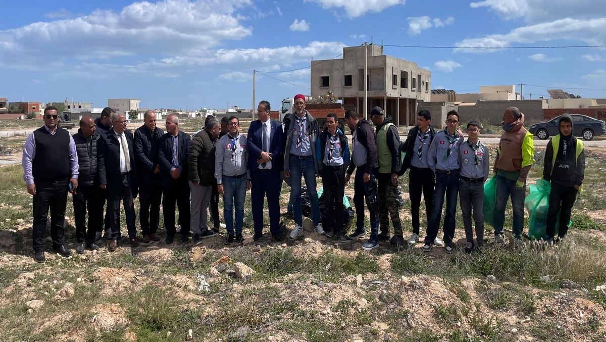 صفاقس حملة نظافة بمنطقة قرمدة تحت اشراف والي الجهة