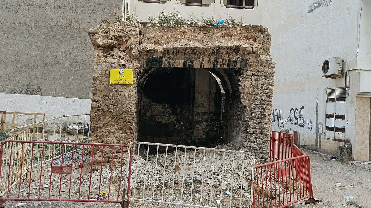 صفاقس : بين الافران وقرمدة..بناية آيلة للسقوط تنتظر التدخّل