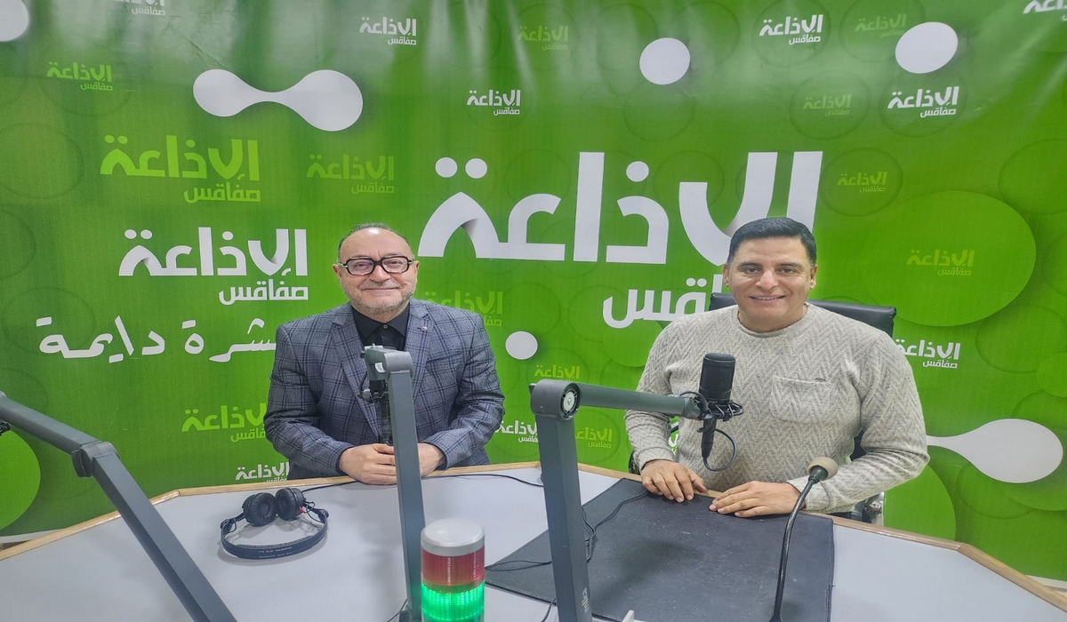 منوعة “ويكاند الناس” في إذاعة صفاقس : حوار إعلامي يعكس صوت المواطن