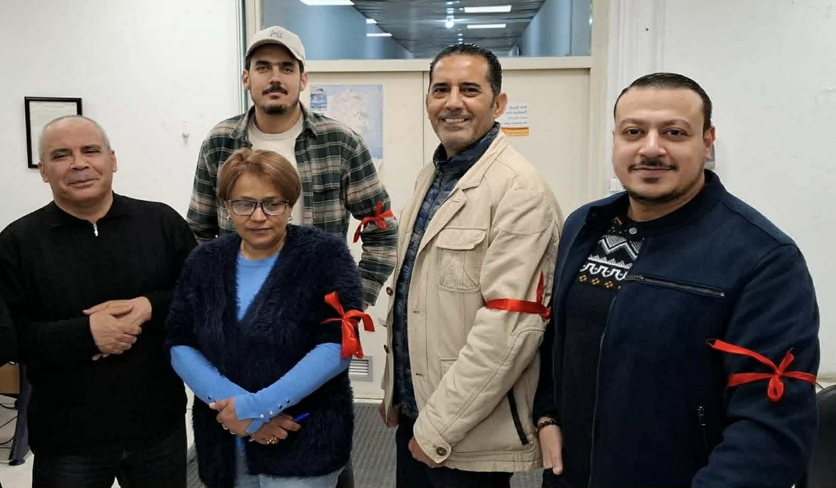 ارتداء الشارة الحمراء من قبل الزميلات والزملاء في وكالة تونس إفريقيا للأنباء