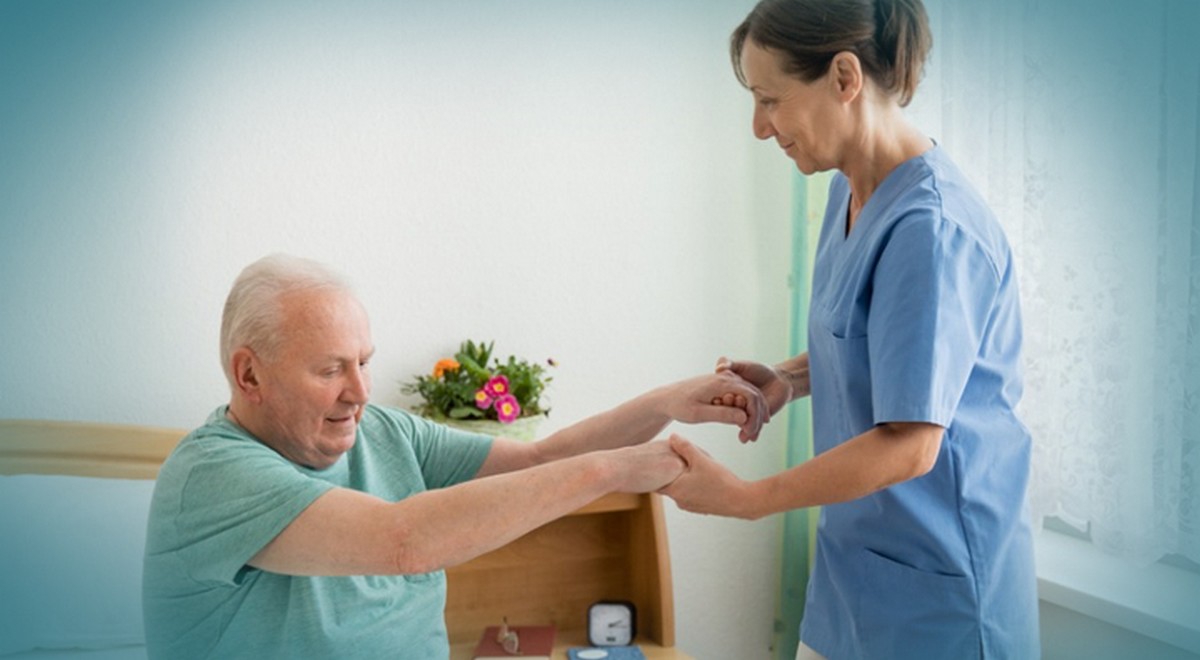 تدرّس في صفاقس فقط : حرمان الاطارات  شبه طبيّة في  العلاجات  الخاصّة للمسنين من الوظيفة العمومية