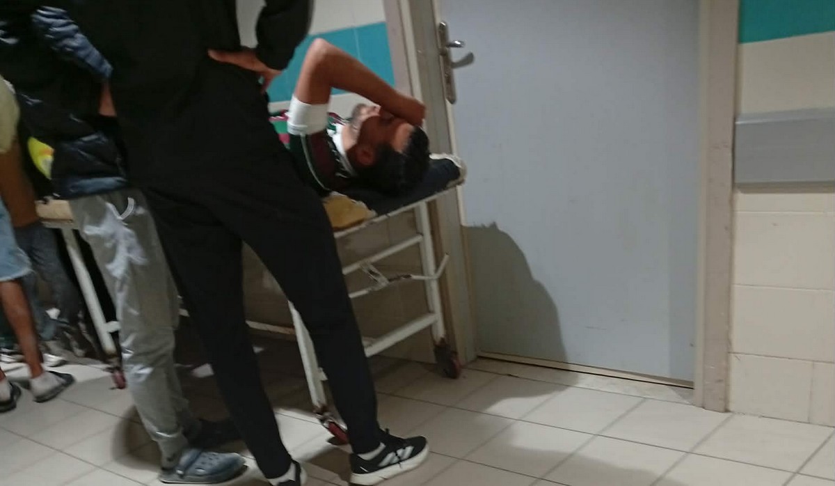 لاعب الملعب التونسي اسكندر الصغيّر يتلقى العلاج في قسم الاستعجالي