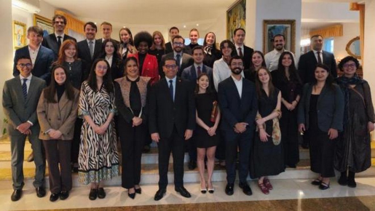 وفد من الطلبة والإطار الأكاديمي بمعهد أوروبا-ناتولين بفرصوفيا،في زيارة إلى تونس