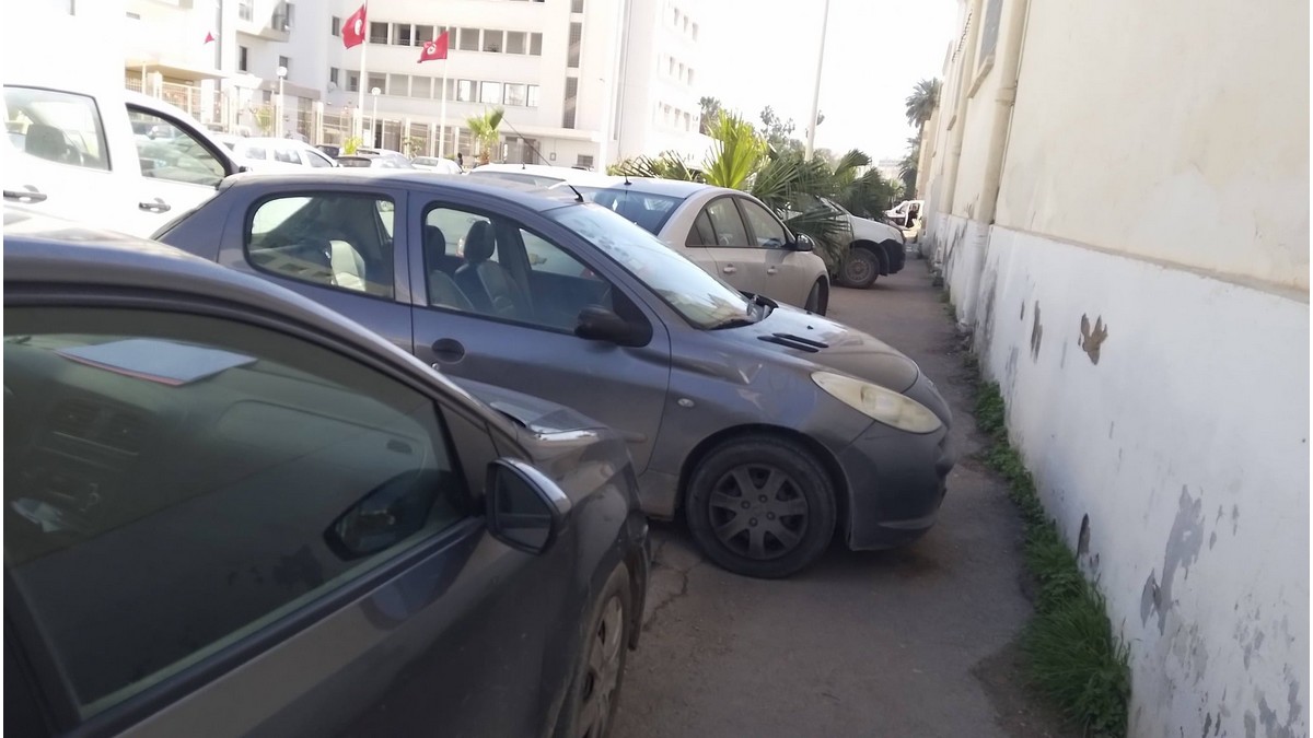 صفاقس : رغم كل  التدخّلات ...فوضى واعتداء على  القوانين في ارصفة شوارع المدينة