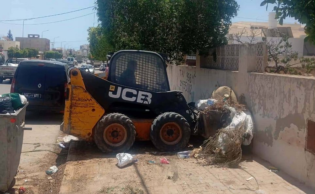 بلدية قرمدة تواصل  محاربة  النقط السوداء والمتسببين  فيها
