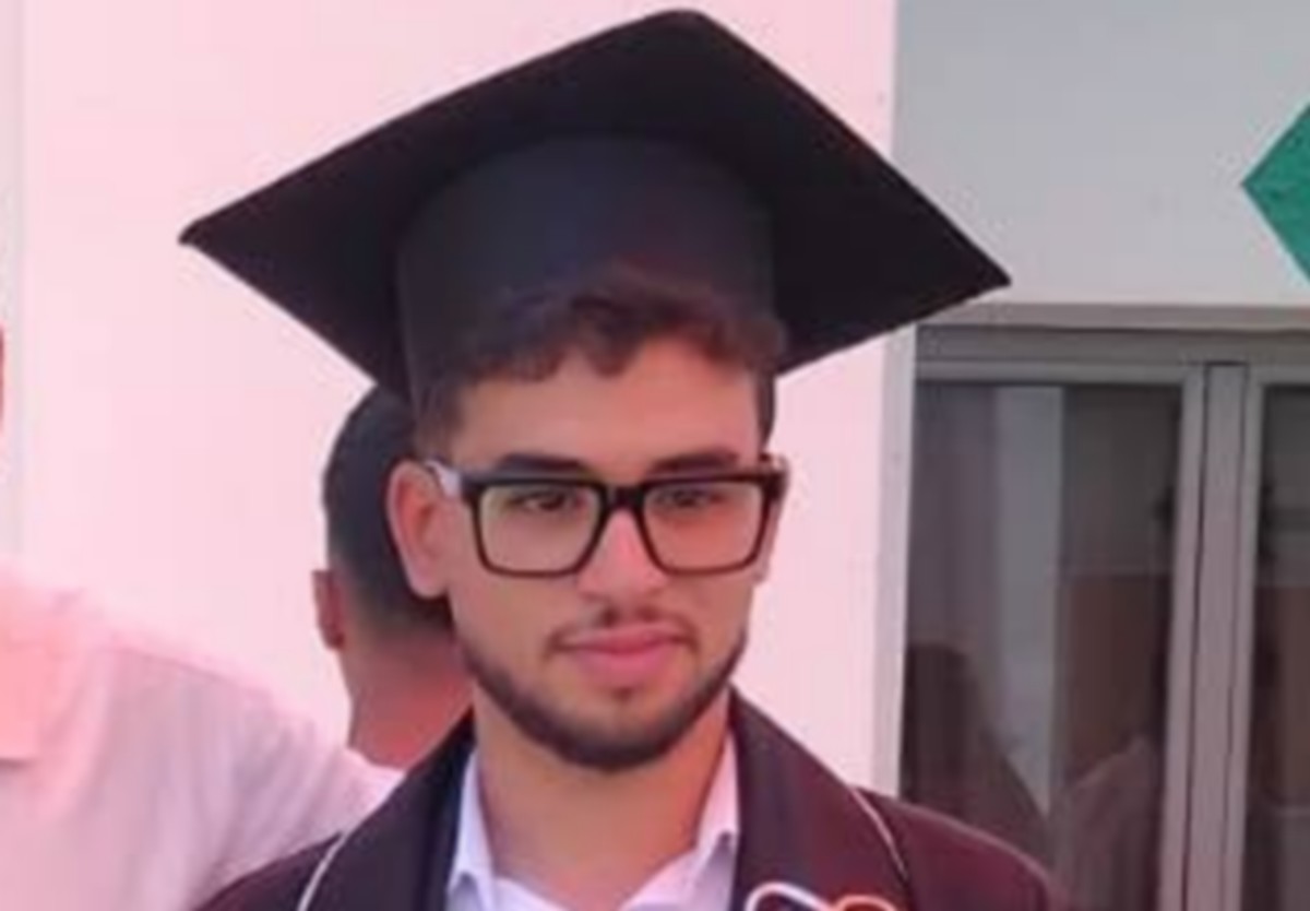 ألف  مبروك للصديق  محمّد  العذار  تألّق  ونجاح  نجله  أحمد