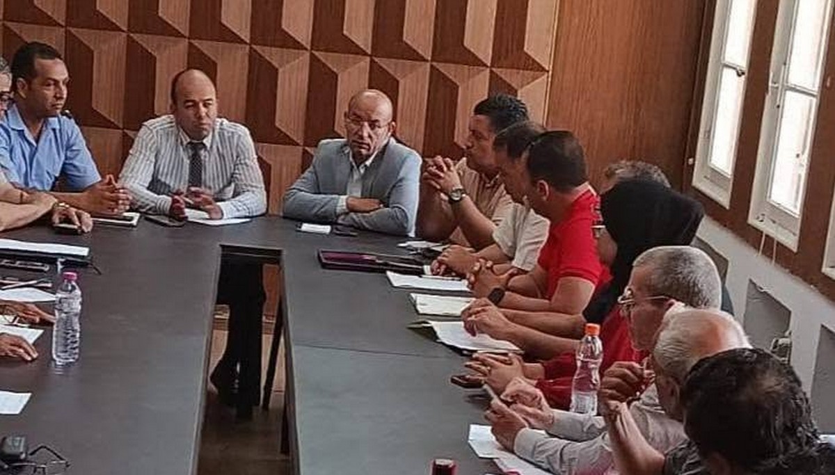 جلسة لمتابعة الاستعدادات الخاصة بالموسم الصيفي بشاطئ الكازينو وشط القراقنة