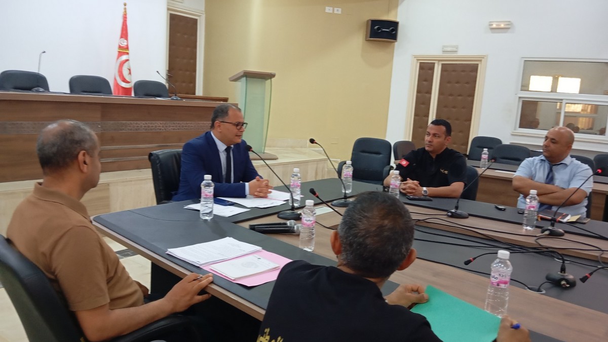 جلسة عمل حول المستودعات البلدية