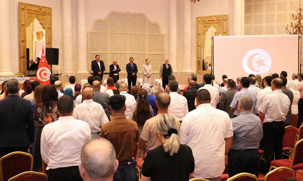 تونس تكرّم أبناءها على إنجاز أكثر من 1500 عمليّة مجانيّة للعيون