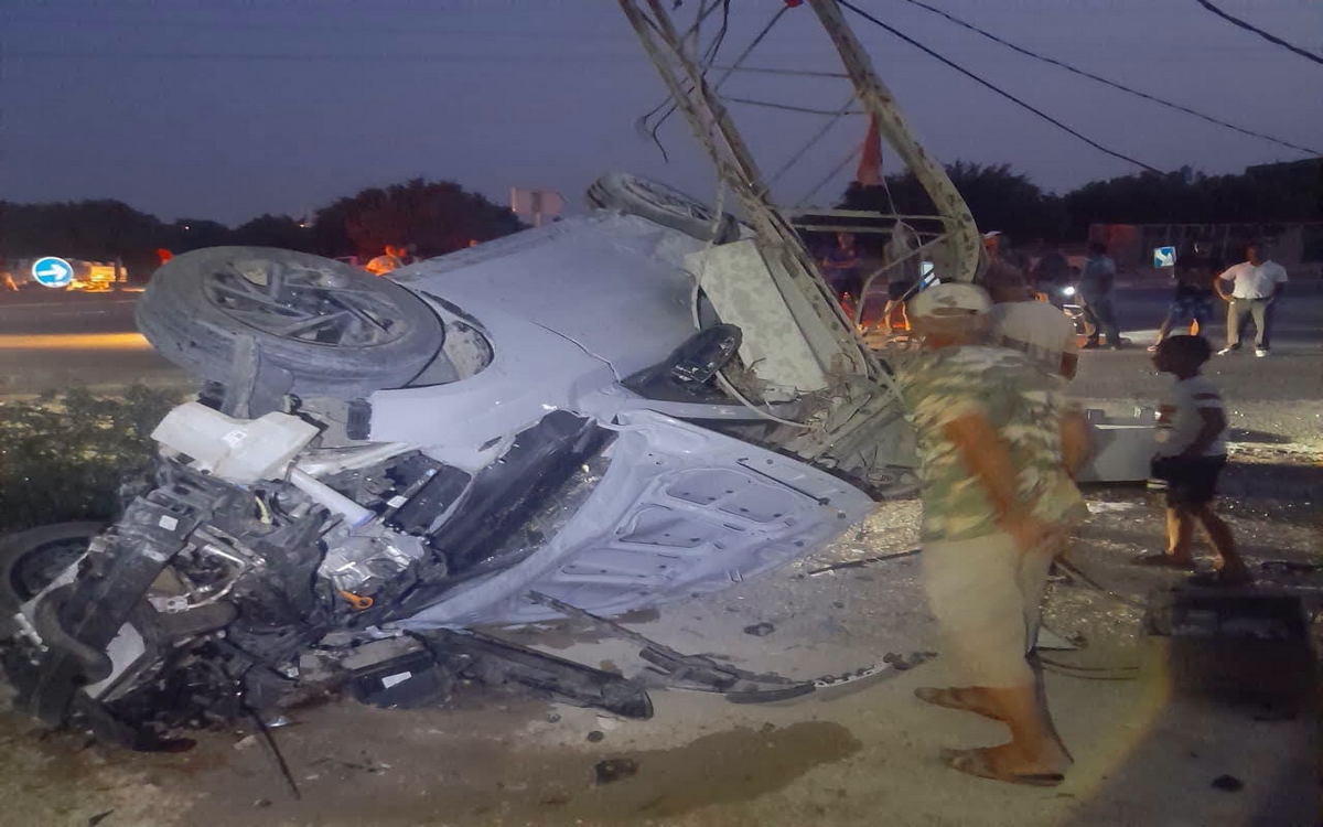 المنستير : اصطدام سيارة بعمود كهرباء للضغط العالي … يسفر عن اصابة 3 أشخاص وتسجيل اضرار فادحة