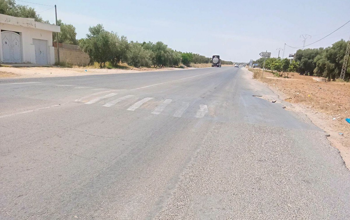 الطريق الجهوية الرابطة  بين صفاقس والمهديّة  في  حاجة  اكيدة الى  تدخّل ادارة التجهيز