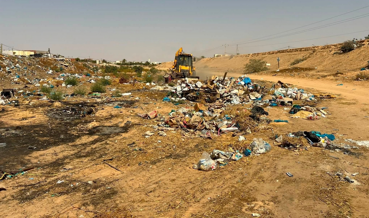 صفاقس حملة جهوية واسعة للنظافة بعمادة الخزانات وعيون المايل.