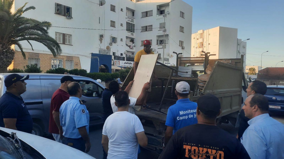 صفاقس حملة أمنية وبلدية تستهدف المقاهي والمحلات المخالفة بسيدي منصور
