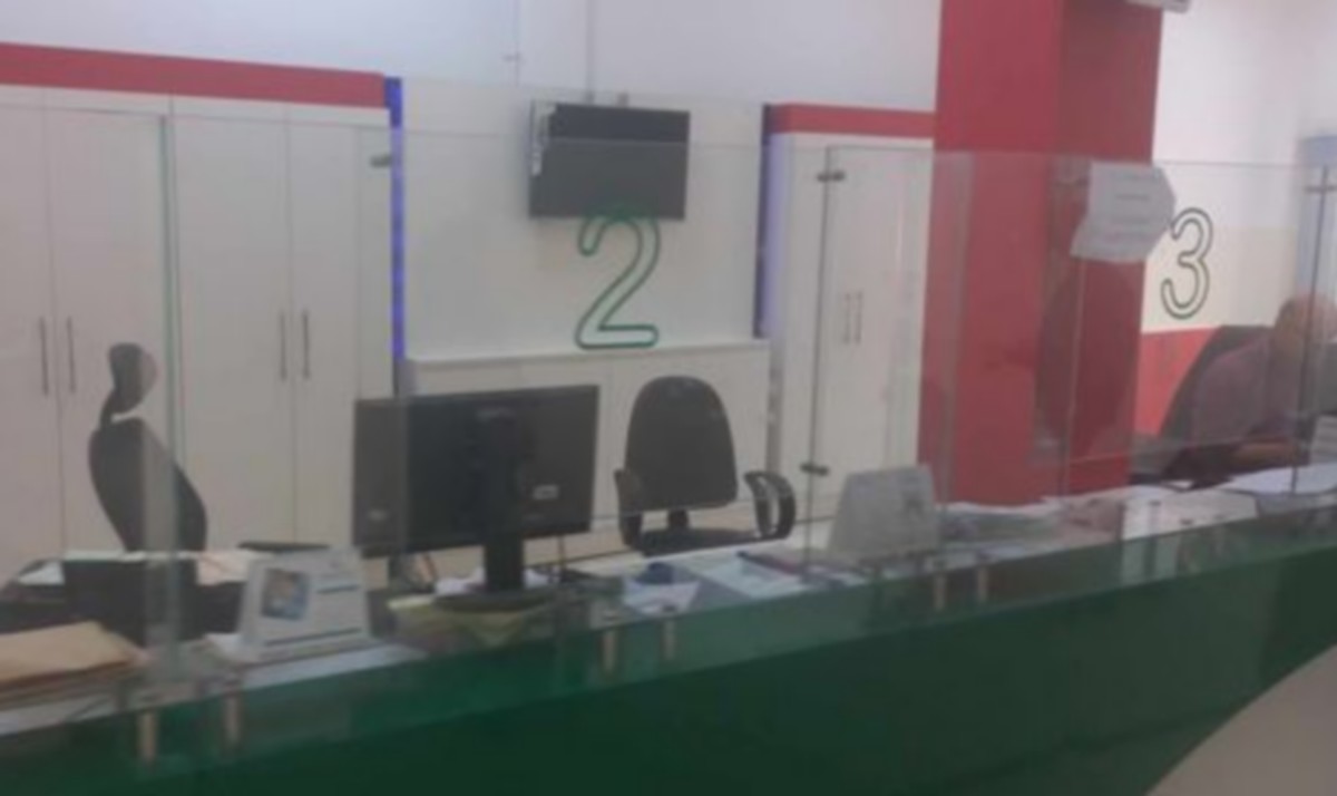 صفاقس بعض الإدارات في أوت: حضور بالتقسيط وخدمة بالمزاج
