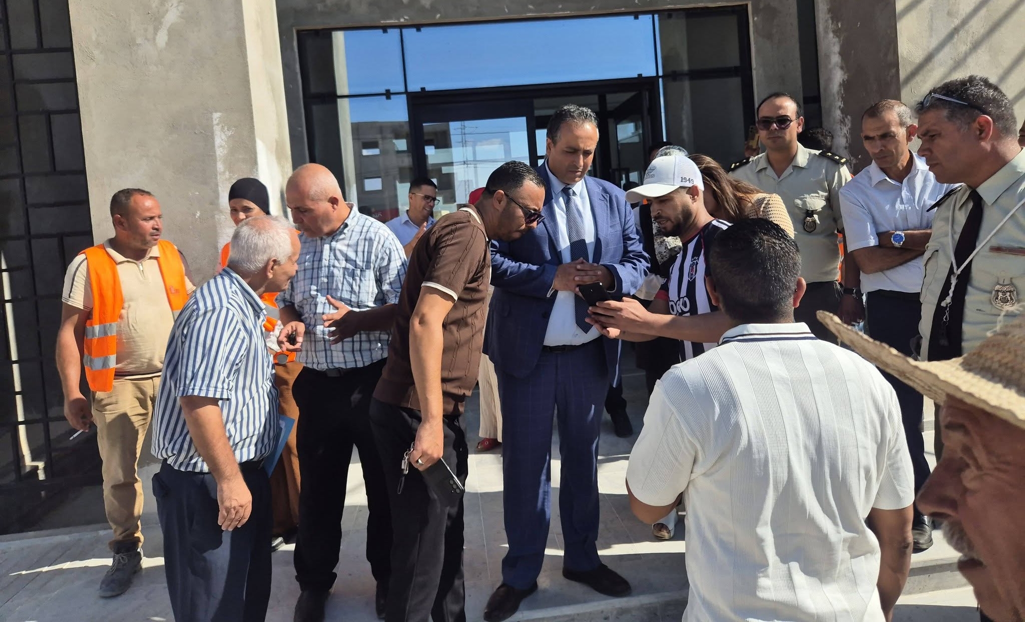 والي صفاقس في زيارة لحلحلة الإشكاليات بمعتمدية طينة.