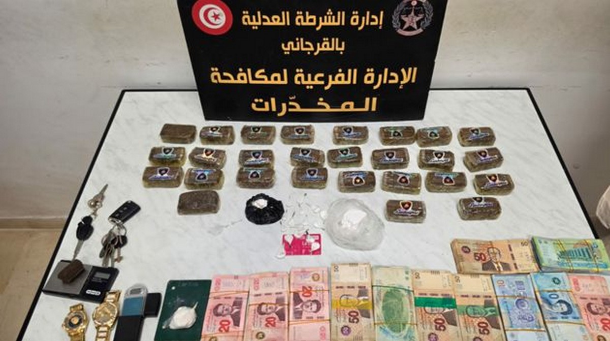 نابل: الإطاحة بشبكة لترويج المخدرات تضم محامية و3 أشخاص...وفي العاصمة ايقاف 13 نفرا يتزعمهم مغني  راب