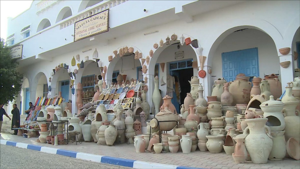 ديوان الصناعات التقليدية ينظم دورات تنمية كفاءات في سبع حرف من بينها فخار قلالة