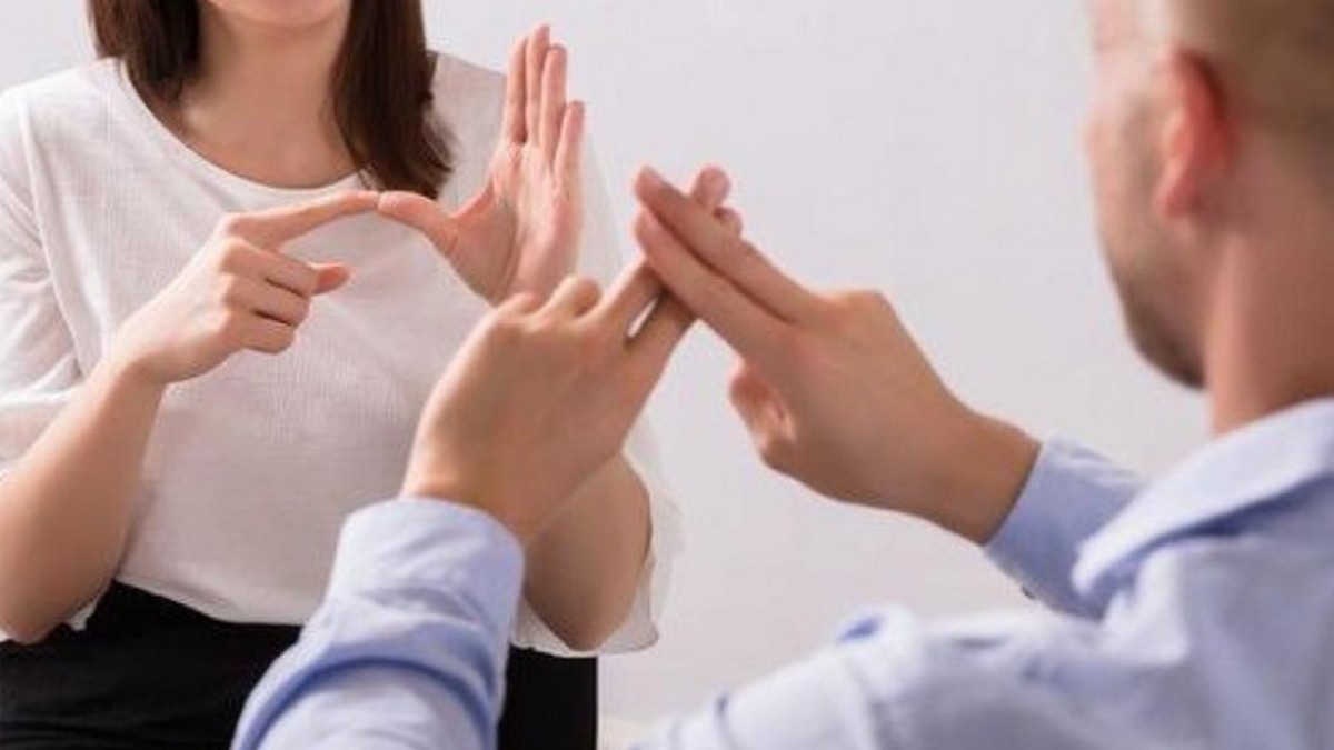 صفاقس : الى وزارة النقل ..ما ذنب  الاصمّ حتى  لا  يتحصّل على  رخصة السياقة ؟