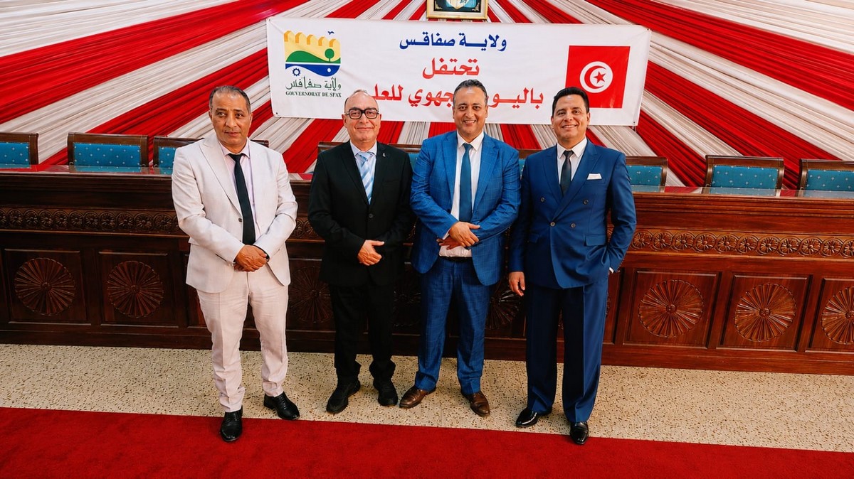 صفاقس تحتفي بالعلم والمعرفة وتكرّم المتفوّقين في اليوم الجهوي للعلم
