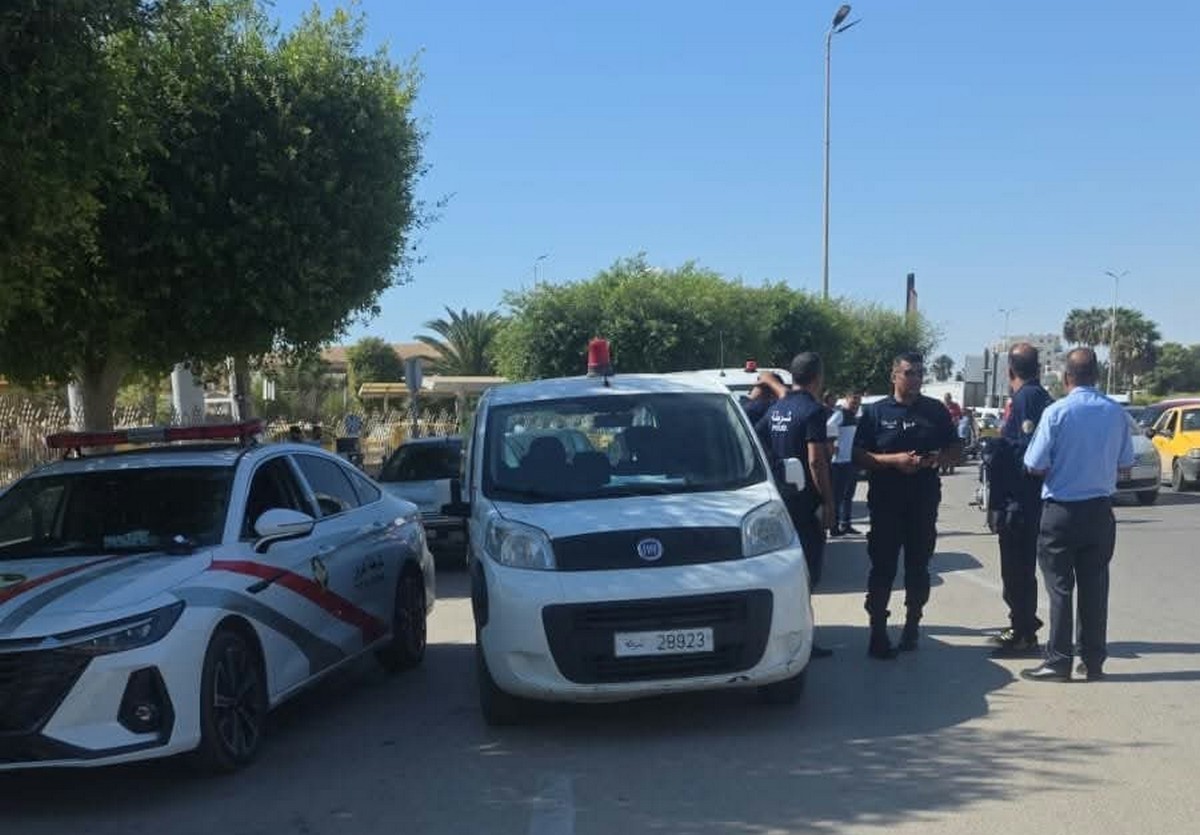 الفرقة  الجهوية  للشرطة  البلدية  بصفاقس  تقوم  بحملة في محيط بعض المؤسّسات العمومية الهامة