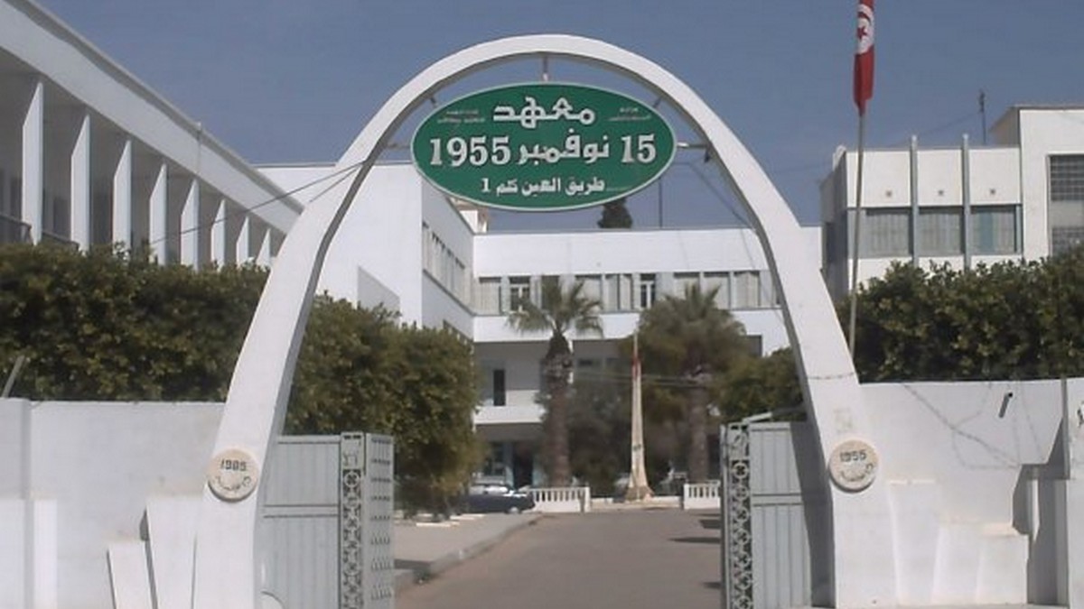 صفاقس ناظر معهد 15 نوفمبر  الحي يواصل  رفض نقلته التعسّفية