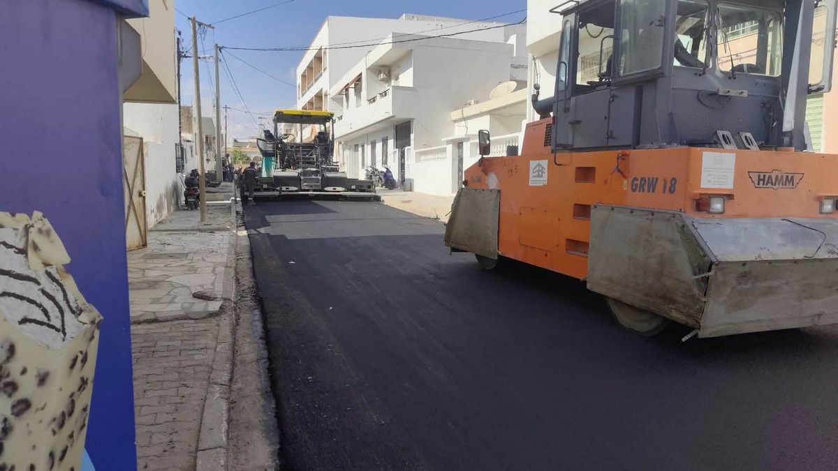 صفاقس انطلاق طرح  الخرسانة الاسفلتية ببعض الانهج بالمحرس